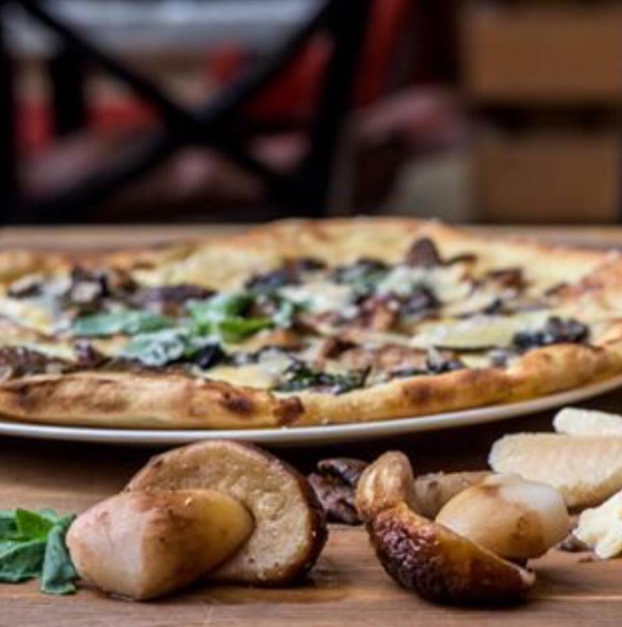 Albergo Ristorante Bar Pizzeria La Lanterna Santi Cosma e Damiano Dış mekan fotoğraf